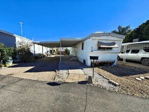 16005 N 32nd St in Phoenix, AZ - Building Photo - Building Photo