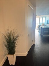 17001 Collins Ave in Sunny Isles Beach, FL - Foto de edificio - Building Photo