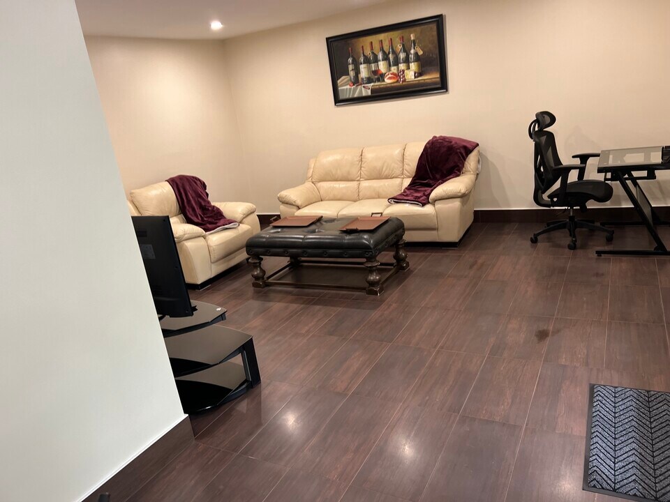 3025 The Credit Woodlands in Mississauga, ON - Building Photo