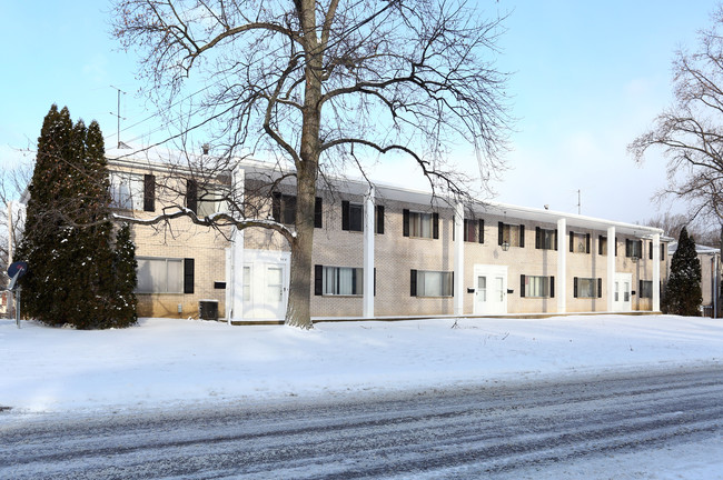 Legacy Village at Treeside in Akron, OH - Building Photo - Building Photo