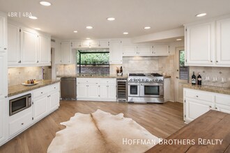 9305 Beverlycrest Dr in Beverly Hills, CA - Foto de edificio - Building Photo