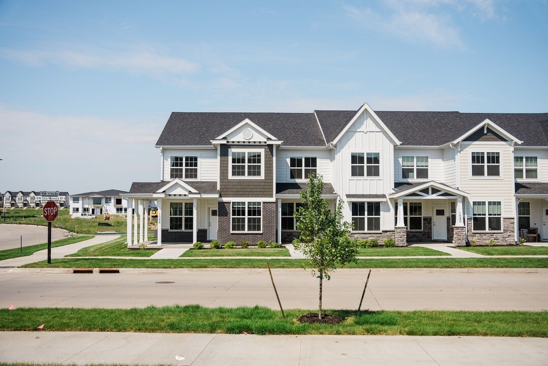 Four Grand Brownstones - Ankeny in Ankeny, IA - Building Photo