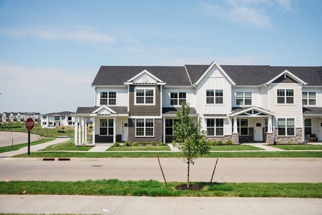 Four Grand Brownstones - Ankeny