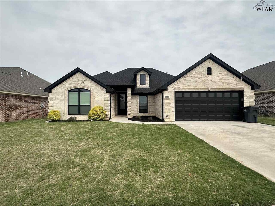 5003 Cy Young Dr in Wichita Falls, TX - Foto de edificio