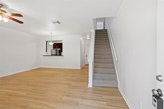 17589 Red Oak Dr in Houston, TX - Building Photo - Building Photo