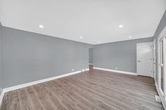 8013 Monaldi Dr in Munster, IN - Building Photo - Building Photo