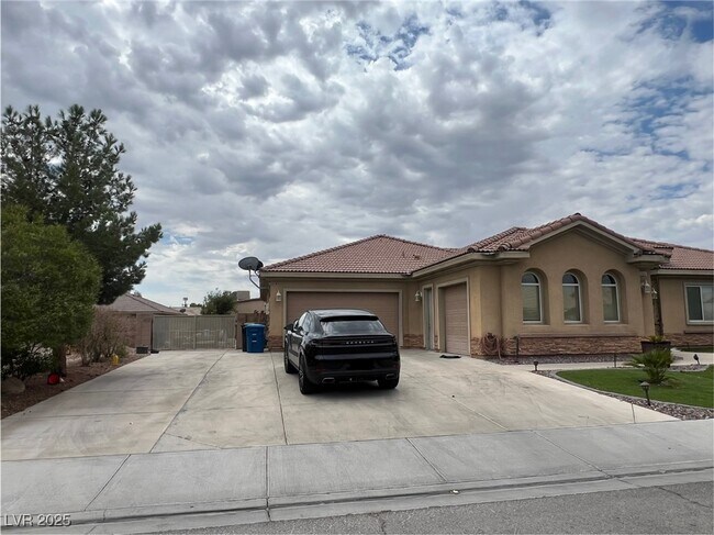 property at 3903 W Hammer Ln