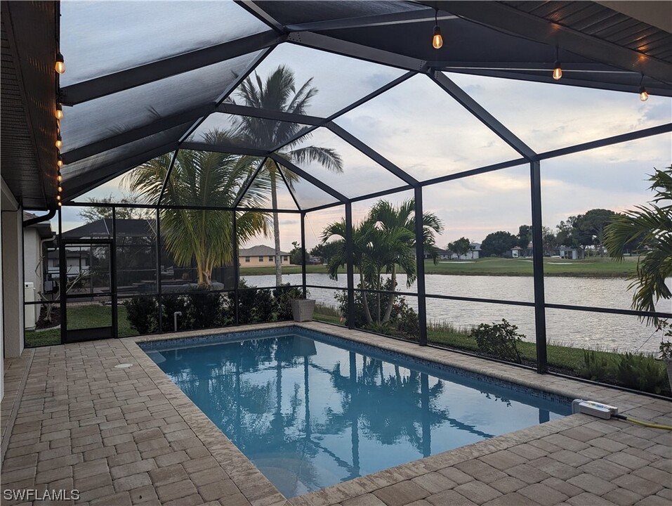 1502 NW 29th Pl in Cape Coral, FL - Foto de edificio