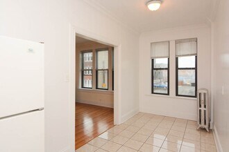 2704 N Sawyer Ave in Chicago, IL - Building Photo - Building Photo