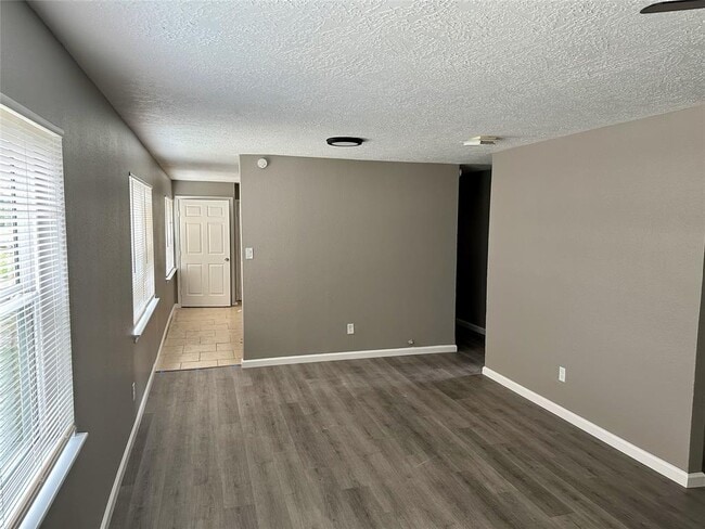 2310 Kingsdale Dr in Deer Park, TX - Building Photo - Building Photo