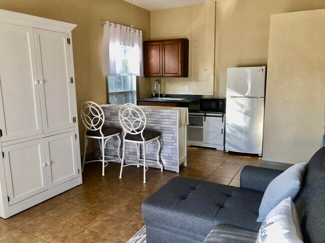5130 Parkway Blvd, Unit Studio Apt. in Land O Lakes, FL - Building Photo - Building Photo