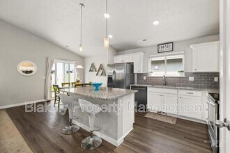 260 W Waukesha St in Meridian, ID - Foto de edificio - Building Photo