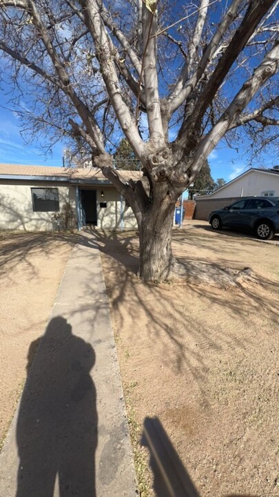 4823 Comanche Rd NE in Albuquerque, NM - Building Photo