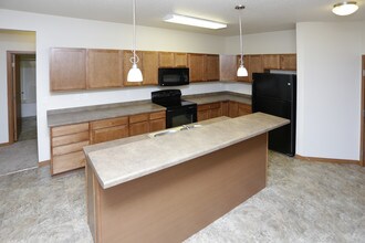 Urban View Apartments in Fargo, ND - Building Photo - Building Photo