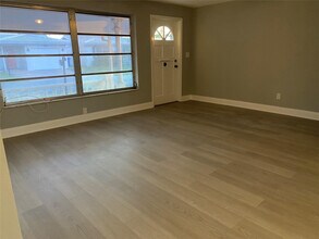 321 NW 25th Ct in Pompano Beach, FL - Building Photo - Building Photo