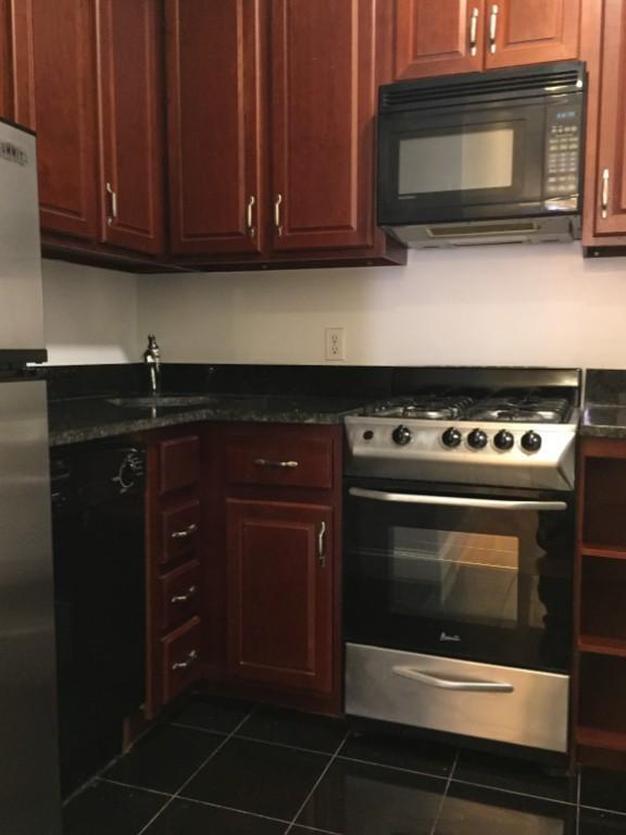 214 W 104th St in New York, NY - Building Photo - Building Photo