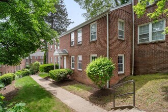 10 Clarmore Dr in Norwalk, CT - Building Photo - Building Photo