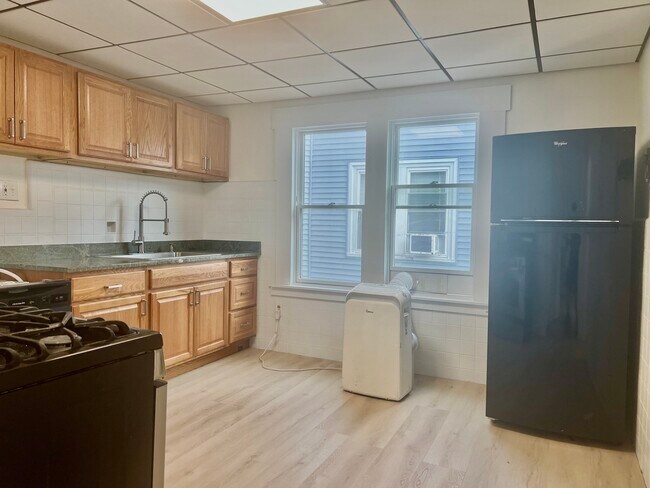 5 Magnus Ave, Unit 1 in Somerville, MA - Foto de edificio - Building Photo