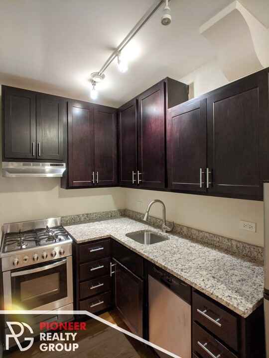 618 W Patterson Ave, Unit 612-204 in Chicago, IL - Foto de edificio