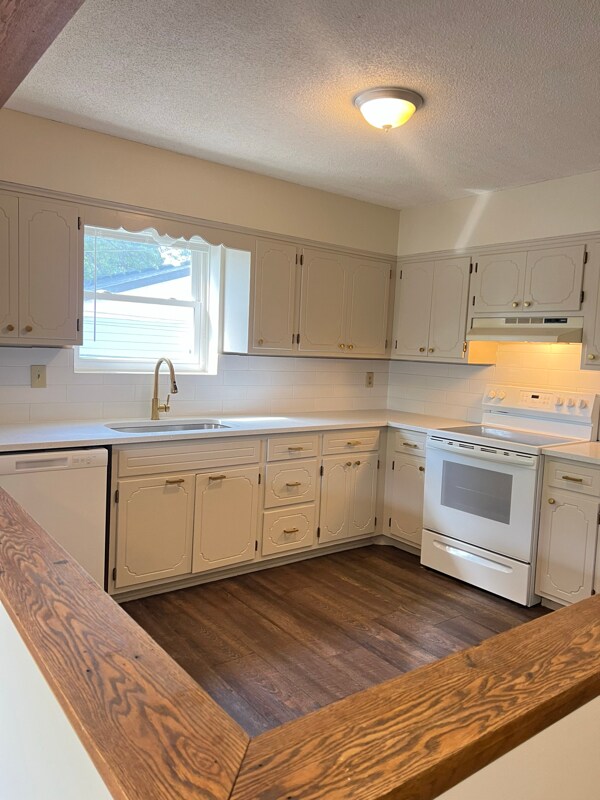 property at 1530 Larpenteur Ave E