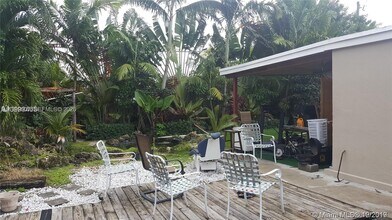 9841 SW 48th St in Miami, FL - Building Photo - Building Photo