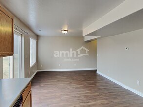 1460 Heather Ln in Syracuse, UT - Foto de edificio - Building Photo