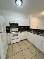 17620 NW 73rd Ave in Hialeah, FL - Building Photo