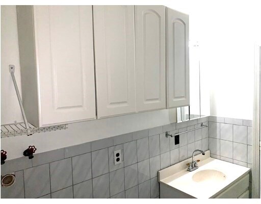 172 Pleasant St-Unit -2a in Watertown, MA - Building Photo - Building Photo