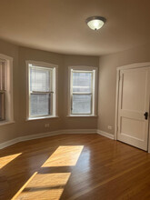 4033 W Melrose St, Unit STUDIO in Chicago, IL - Foto de edificio - Building Photo