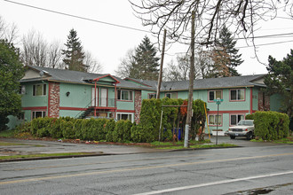 Woodstock Apartments in Portland, OR - Building Photo - Building Photo