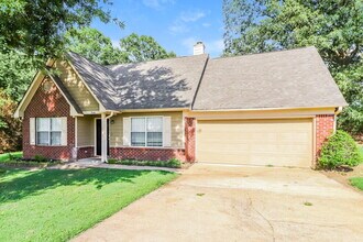 7444 Holly Grove Dr in Olive Branch, MS - Foto de edificio - Building Photo