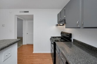 Glen Iris Arms in Birmingham, AL - Building Photo - Building Photo