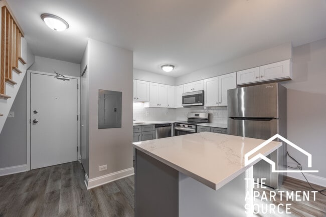 744 W Gordon Terrace in Chicago, IL - Foto de edificio - Building Photo