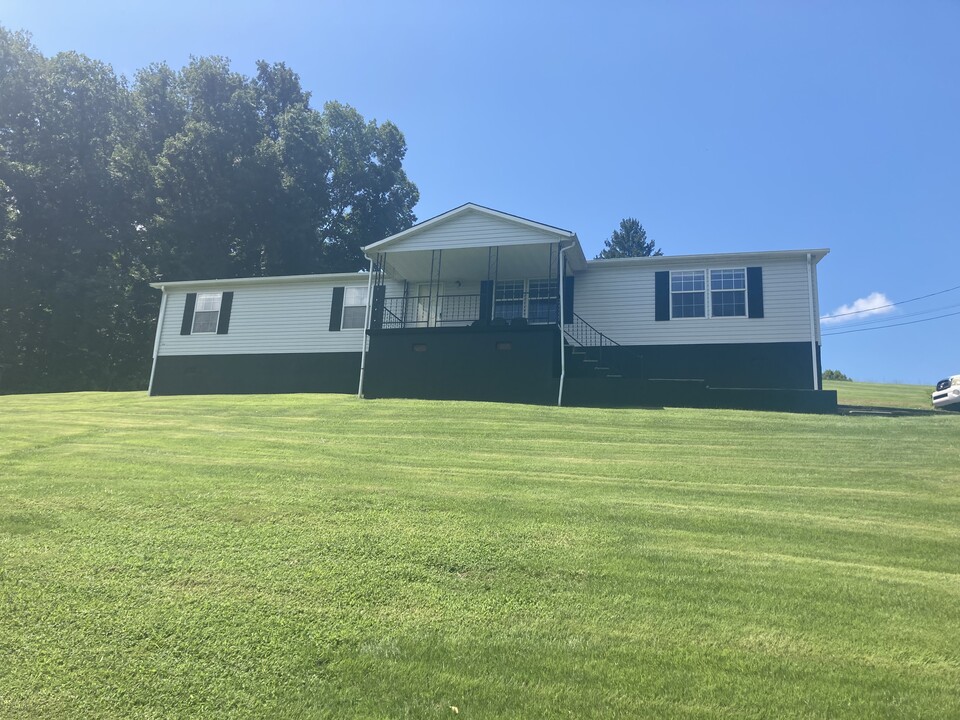 246 Happy Valley Rd in Johnson City, TN - Building Photo