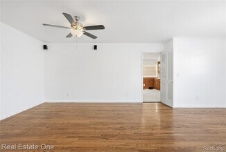 6341 N Charlesworth St in Dearborn Heights, MI - Building Photo - Building Photo