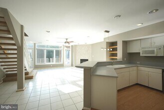 1969 Lakeport Way in Reston, VA - Building Photo - Building Photo