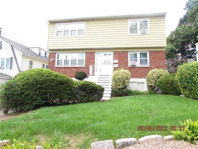279 Mile Square Rd in Yonkers, NY - Building Photo - Building Photo