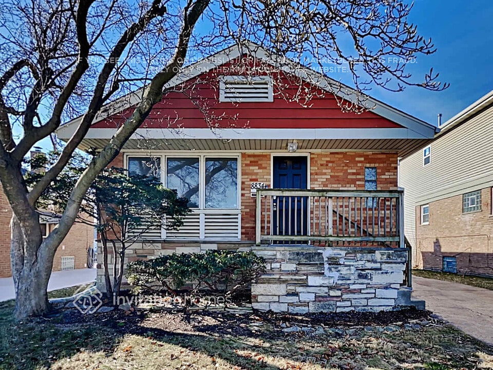 8834 S Troy Ave in Evergreen Park, IL - Building Photo