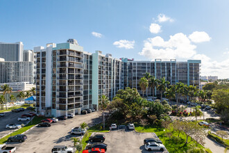 Towers Of Oceanview in Hallandale, FL - Foto de edificio - Building Photo