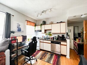 1427 Commonwealth Ave in Boston, MA - Building Photo - Building Photo