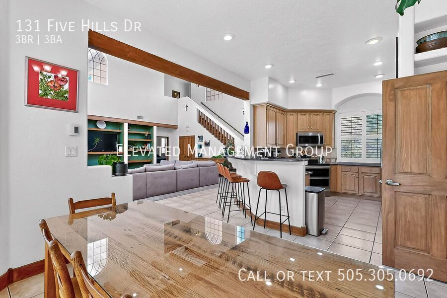 131 Five Hls Dr in Tijeras, NM - Building Photo