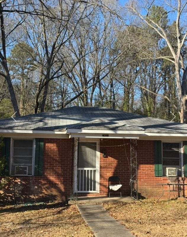 property at 2407 Crestview Dr