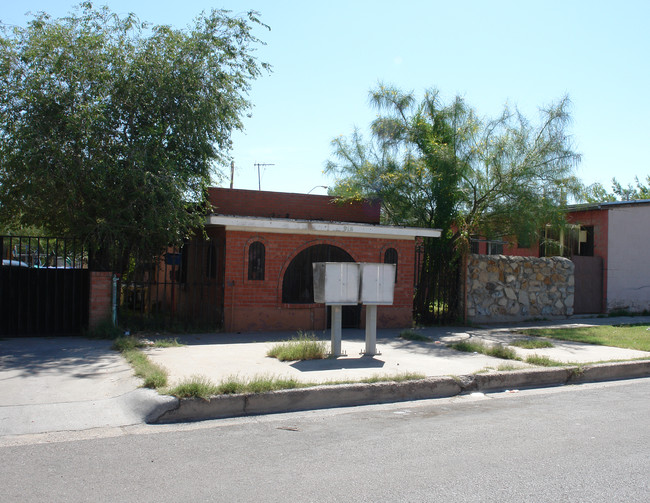 914 S Virginia St in El Paso, TX - Building Photo - Building Photo