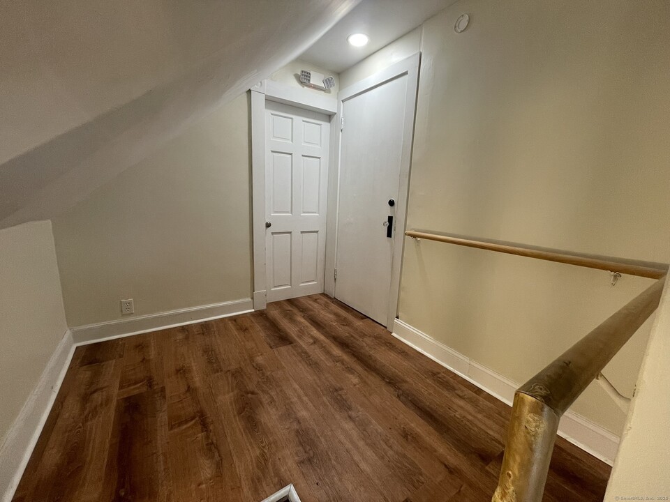 37 George St-Unit -3 in Bristol, CT - Building Photo