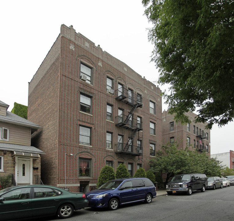 Sylvia Court in Brooklyn, NY - Foto de edificio