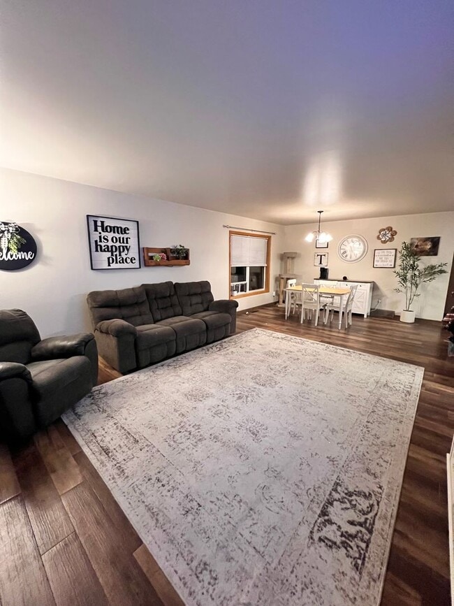 property at 1339 Glenn Pl