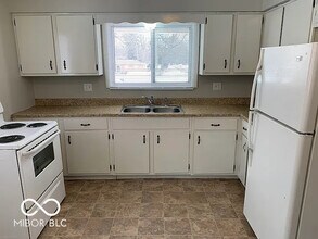 1272 N Ridgeview Dr in Indianapolis, IN - Building Photo - Building Photo