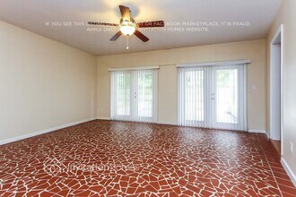 3523 24th Pkwy in Sarasota, FL - Building Photo - Building Photo