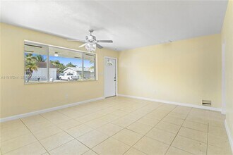 1831 SW 97th Terrace in Miramar, FL - Foto de edificio - Building Photo