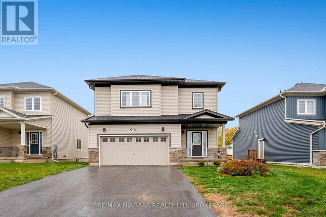 90 Hillcrest Rd in Port Colborne, ON - Building Photo - Building Photo